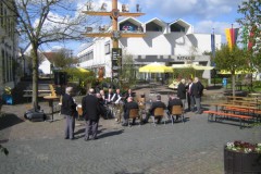 img_fotos_maibaum_maibaumfest-tanz-unterm-maibaum_003