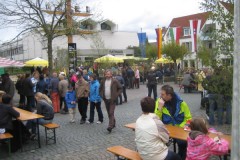 img_fotos_maibaum_maibaumfest-tanz-unterm-maibaum_009