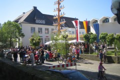 img_fotos_maibaum_maibaumfest-tanz-unterm-maibaum_016